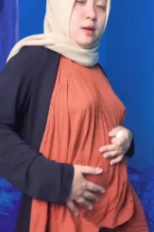 Mom Biti Jilbab No Bra