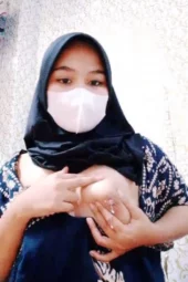 Ibu Jilbab Anak Satu Peras ASI