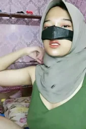 Mama Muda Hijaber Peras Air Susu