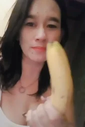 Emak Emak Seksi Doyan Pisang Gede